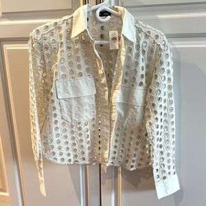 GAP Off-White Eyelet cropped Button down top. Generous XXS NWT